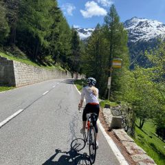 Roadbiking on an empty col de la Forclaz near trient